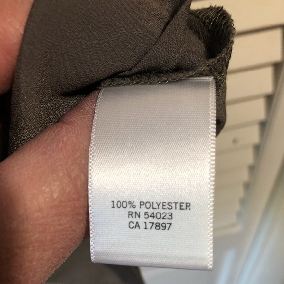 Banana Republic ruffled brown sleeveless blouse with tie, size large - Picture 4 of 4